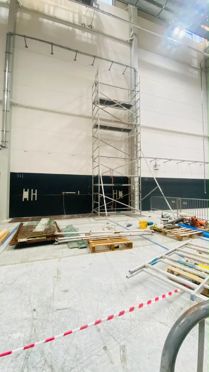 High-wall works in a logistics warehouse, site view 3